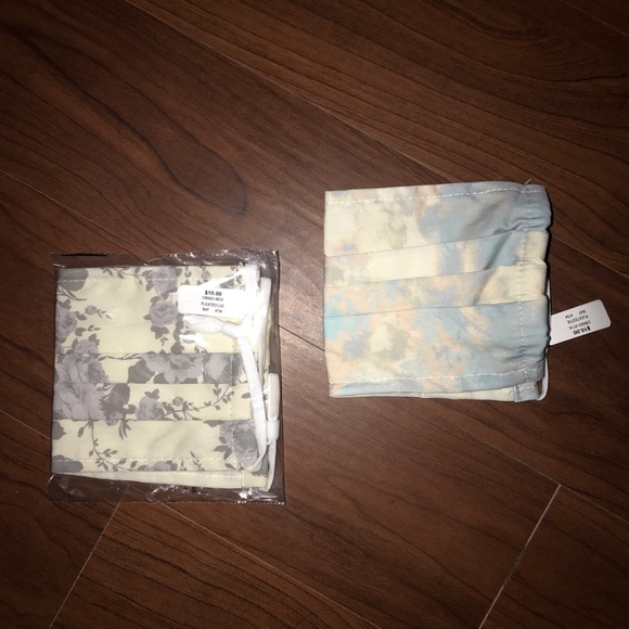 ❗️SOLD❗️2/$16 Francesca’s Face Mask Bundle - Picture 1 of 7